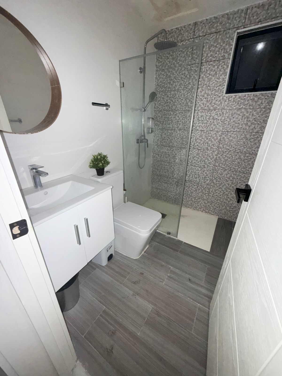 casas - Alquiler de Apartamento Amueblado en Evaristo Mora 3