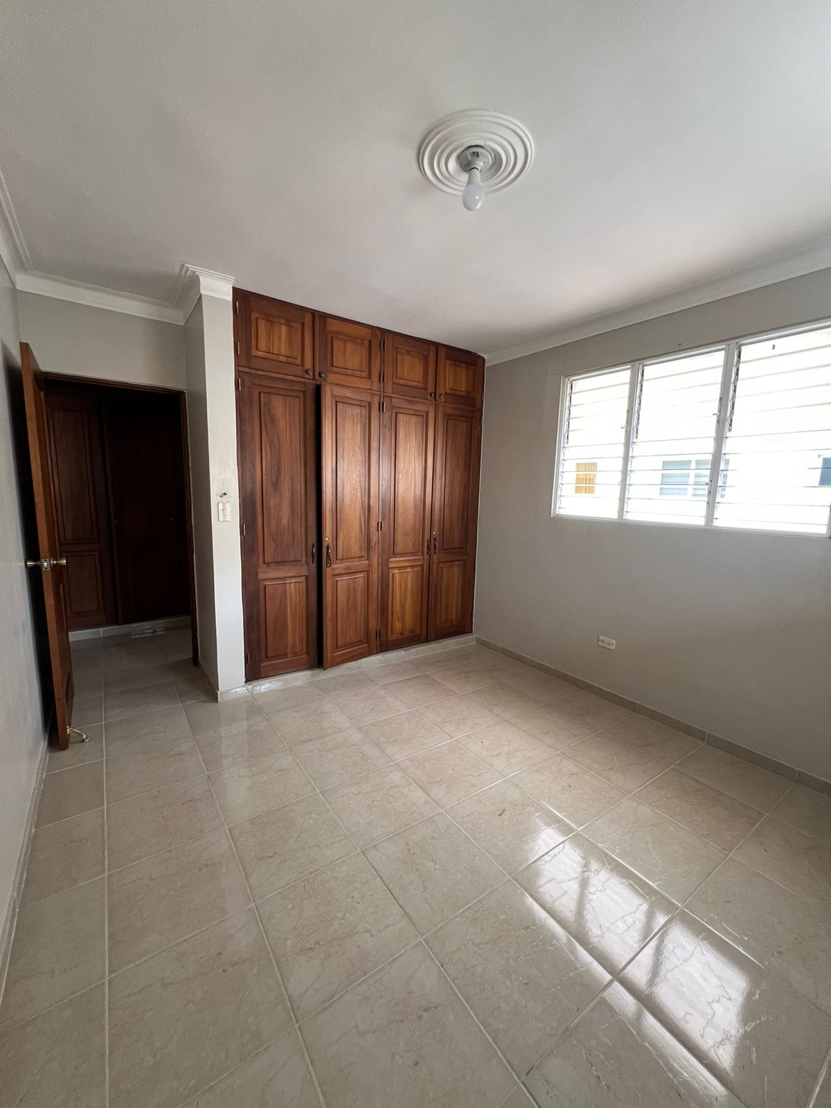 apartamentos - Amplio y Fresco 3er Nivel en La Española  3