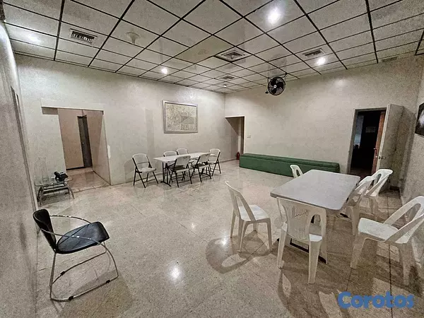 oficinas y locales comerciales - Vende Oportunidad, Excelente Local en la Rómulo, Segundo nivel Plaza 3