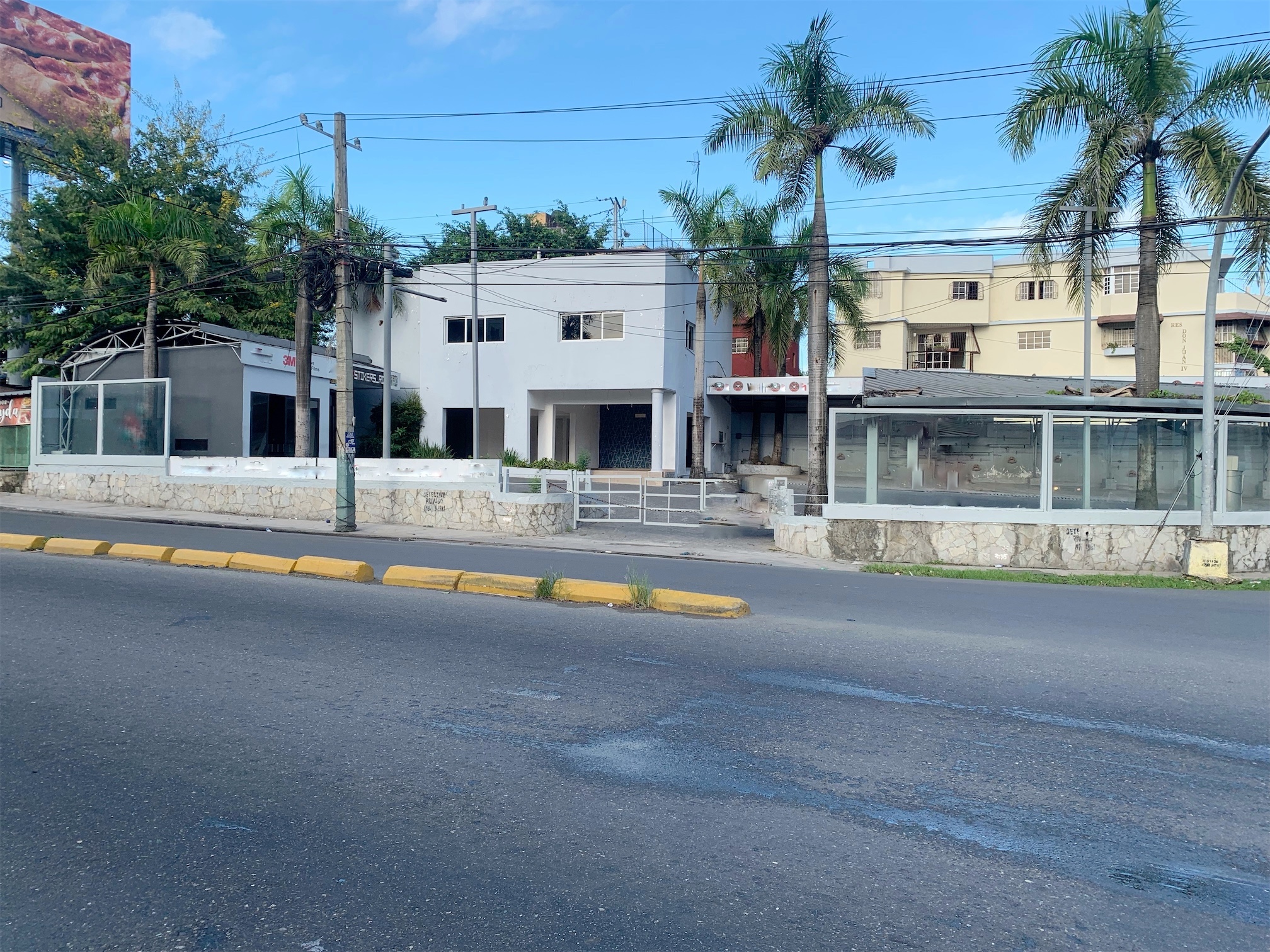 oficinas y locales comerciales - De oportunidad esquinero en arroyo hondo 6