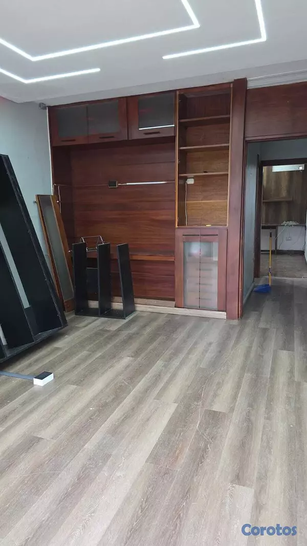 oficinas y locales comerciales - Alquilo Local de 100 Mts en 2do nivel, Av. Rómulo 4