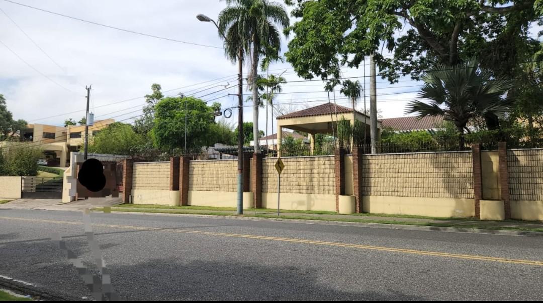 casas - Amplia Casa Para Inversión Avenida Los Próceres