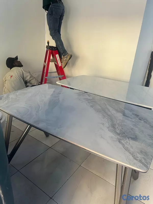 decoración y accesorios - Mesa de comedor moderna estilo mármol – Excelente estado 3