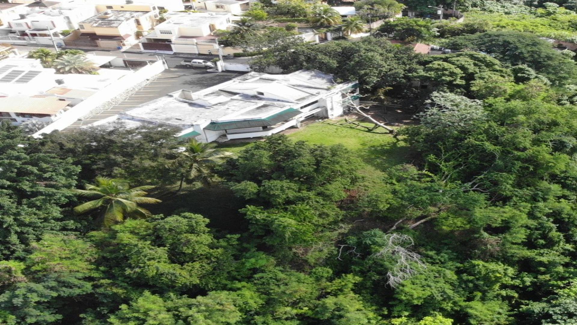 solares y terrenos - Terreno de 5,000 m2 con mejora, frente Jardin Botanico 4