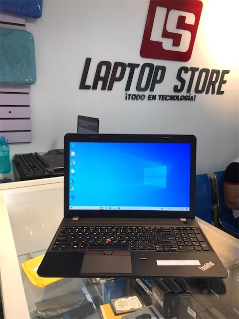 computadoras y laptops - Laptop Lenovo ThinkPad Edge E550 15.6" i5 5ta 16GBRAM 256GB SSD Windows 10
