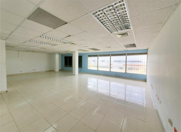 oficinas y locales comerciales - Local primer nivel zona comercial 4