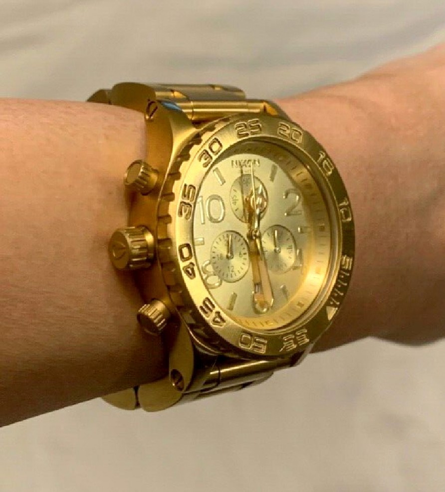 joyas, relojes y accesorios - Reloj NIXON 100% Original con baño en oro como nuevo