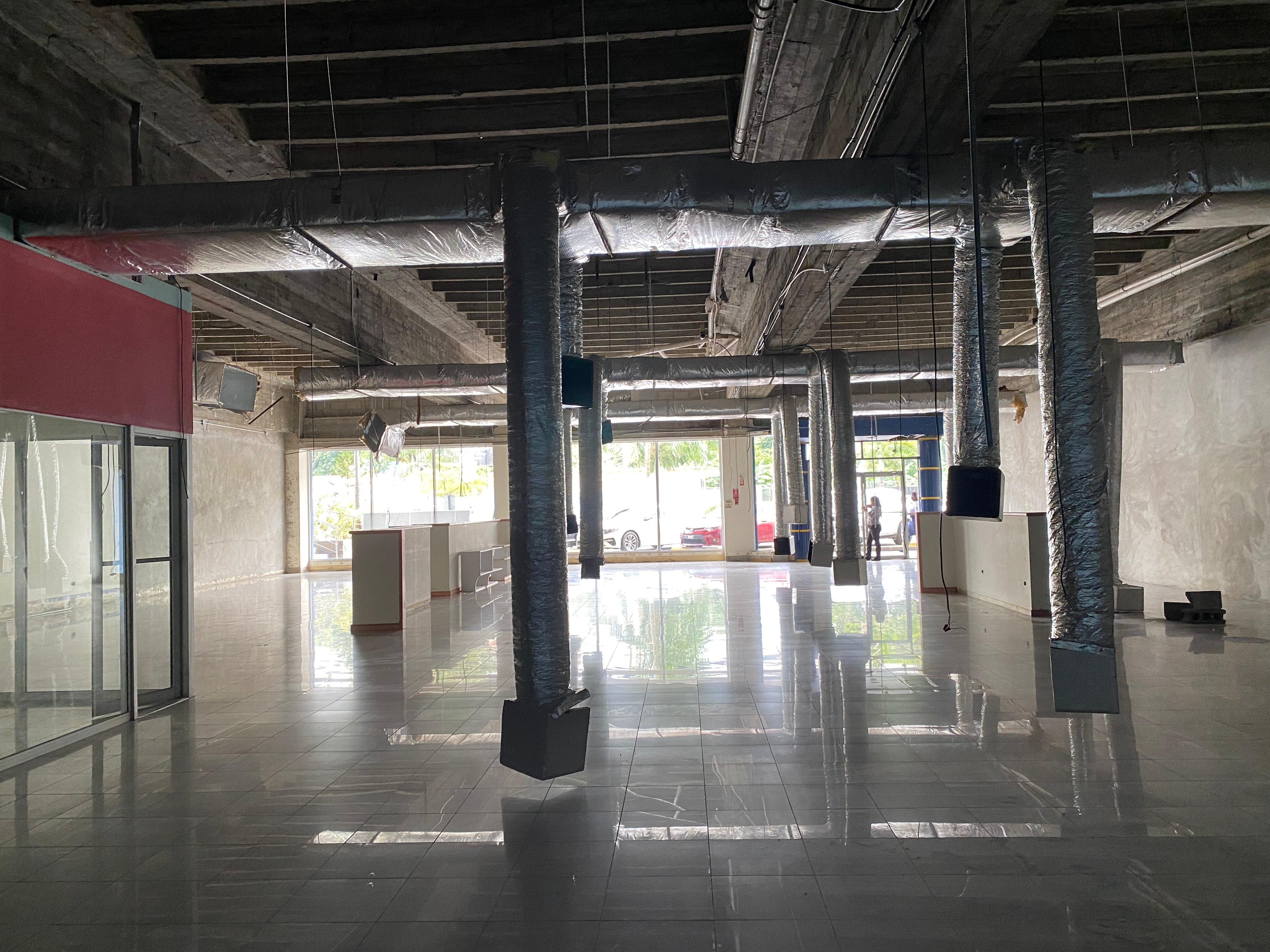 oficinas y locales comerciales - Local Comercial en Plaza de Santiago 3