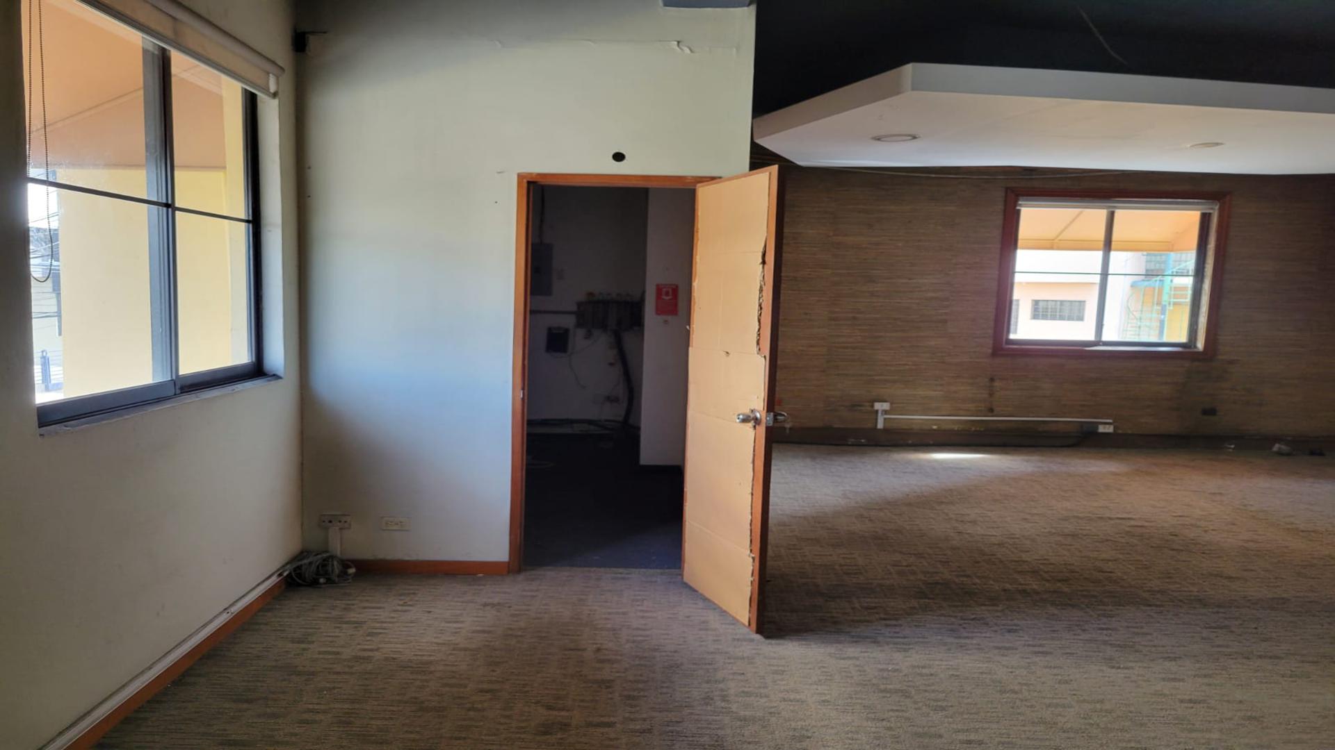 oficinas y locales comerciales - Alquiler de Local Comercial 240m2 en Gazcue 5
