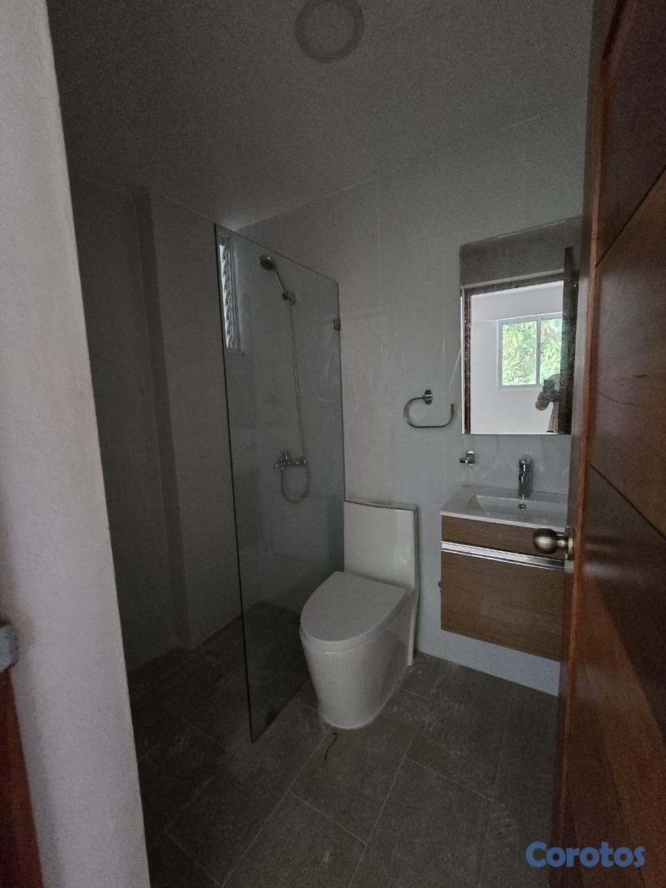 apartamentos - vendo piso 4 independencia Miramar tres hab balcón dos baños parqueo techado  10