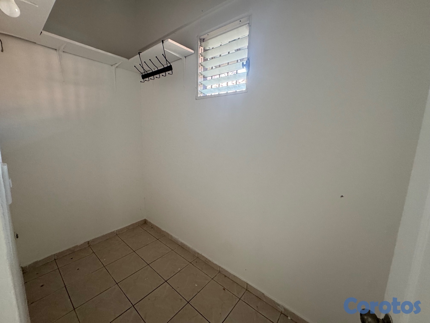 oficinas y locales comerciales - Excelente Local Comercial en el corazón de Bavaro.Disponible "ya" 3