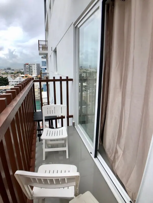 apartamentos - Alquilo En Evaristo Morales a dos esquinas de Acrópolis. Santo Domingo 7