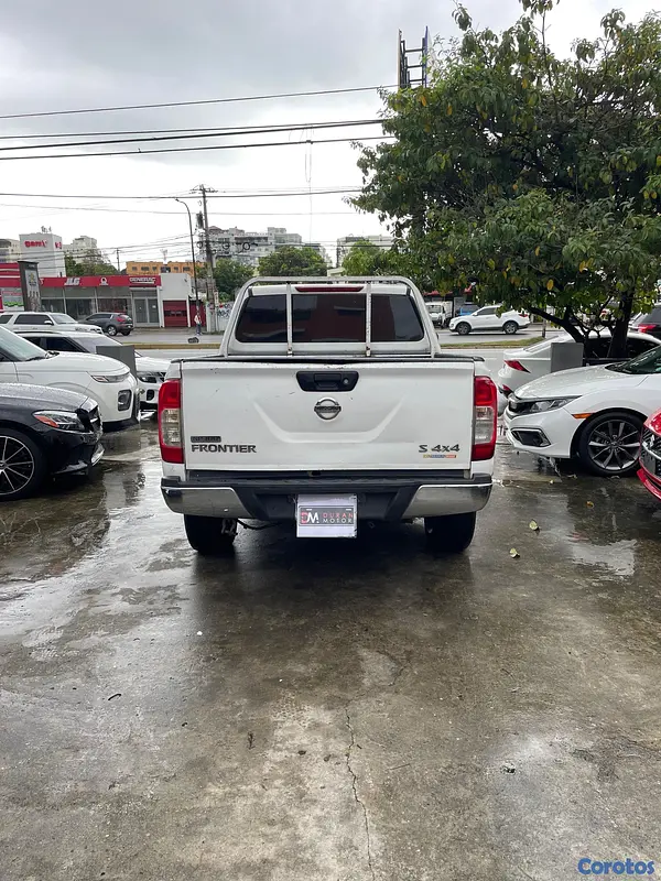 jeepetas y camionetas - Nissan Frontier Mec 2016 6