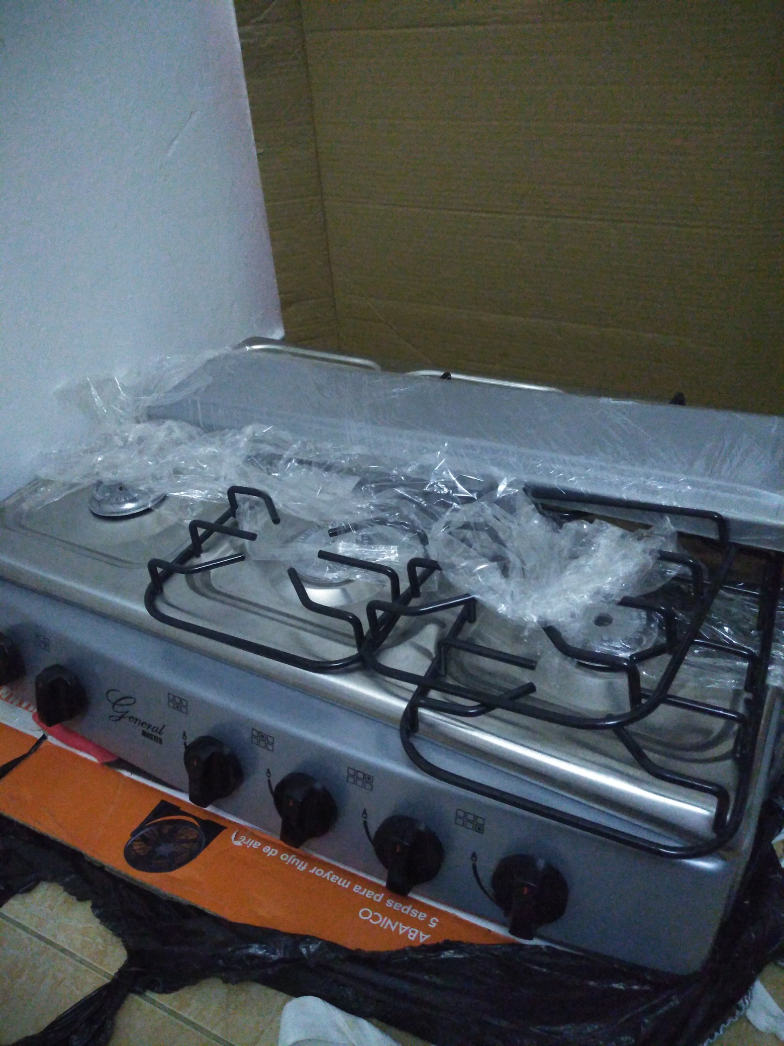 cocina - Vendo una estufa de mesa cromada de 6 hornillas en 4,000 pesos  2