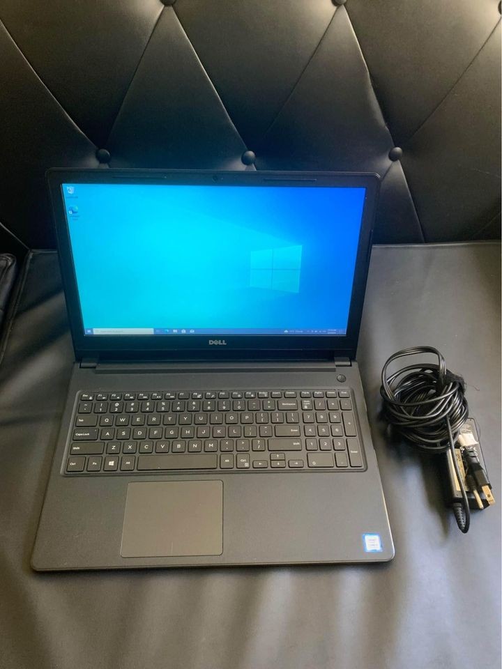 computadoras y laptops - Laptop Dell Vostro 15-3568 15.6in Laptop i5-7200U 2.50 GHz 8GB 256GB SSD Windows