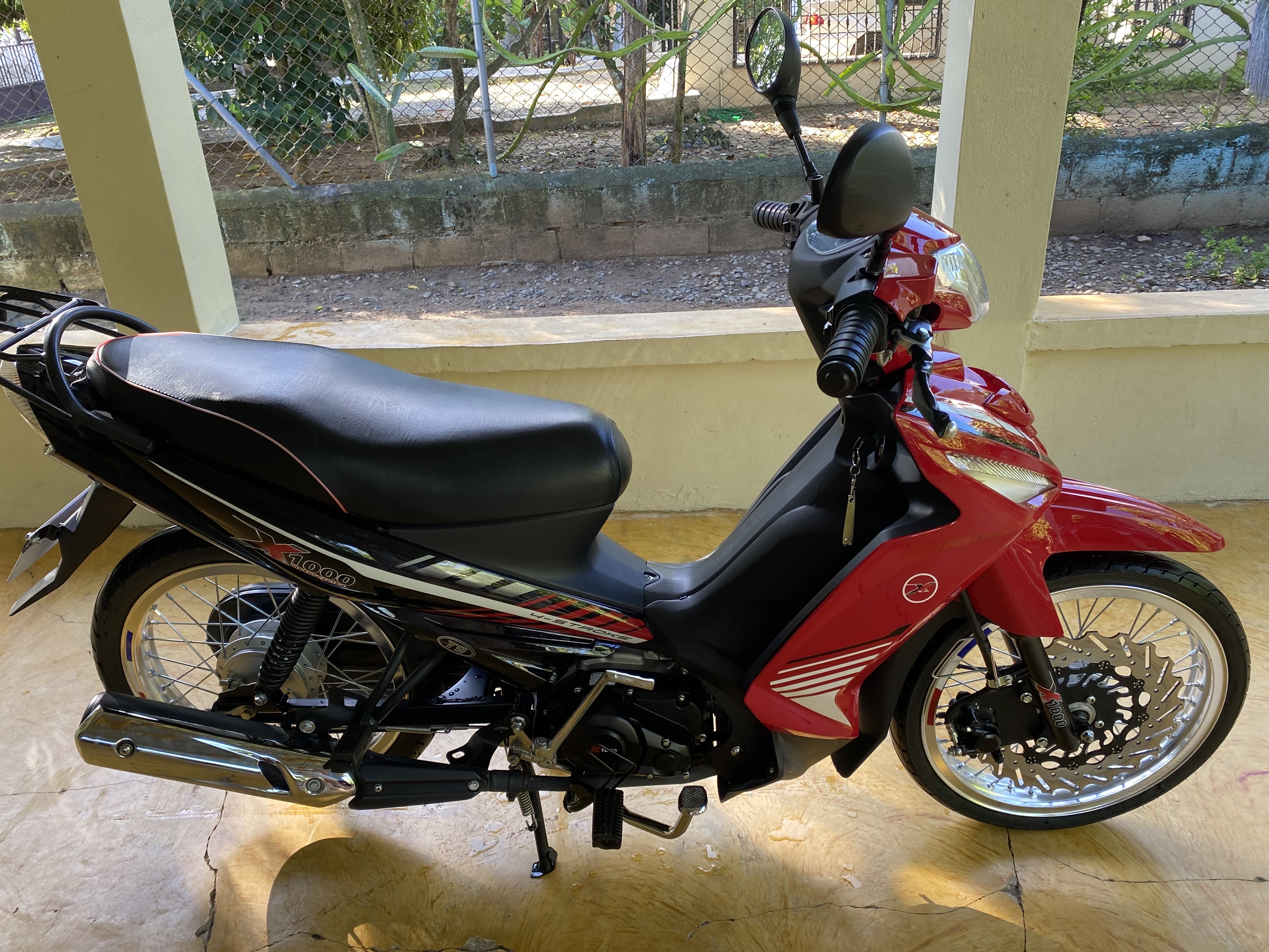 motores y pasolas - motor xmil .
rojo   2