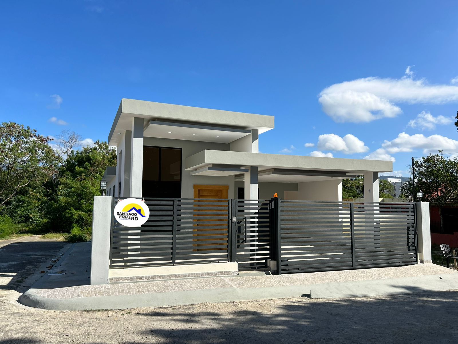 casas - CASA EN VENTA EN URB. LAS ANTILLAS. 2