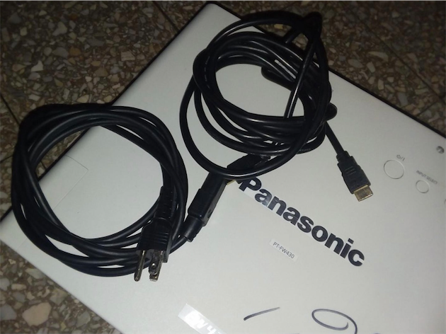 otros electronicos - Proyector Panasonic PT-FW430