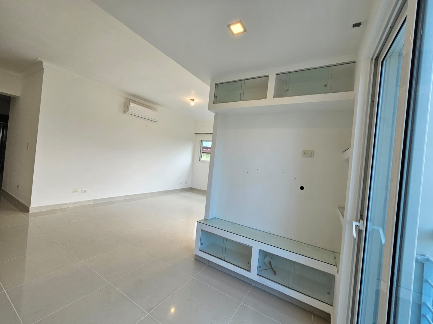 apartamentos - Amplio apartamento en renta  en el sector de Mirador Norte, próx. AV. 27 FREBREO 1