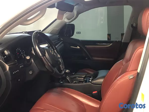 jeepetas y camionetas - Lexus LX570 año 2016 como nueva 80mil km 4