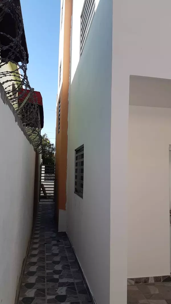 casas - Casa de dos niveles (M.J), Mirador del Este Charles San Isidro. VENDIDA 9
