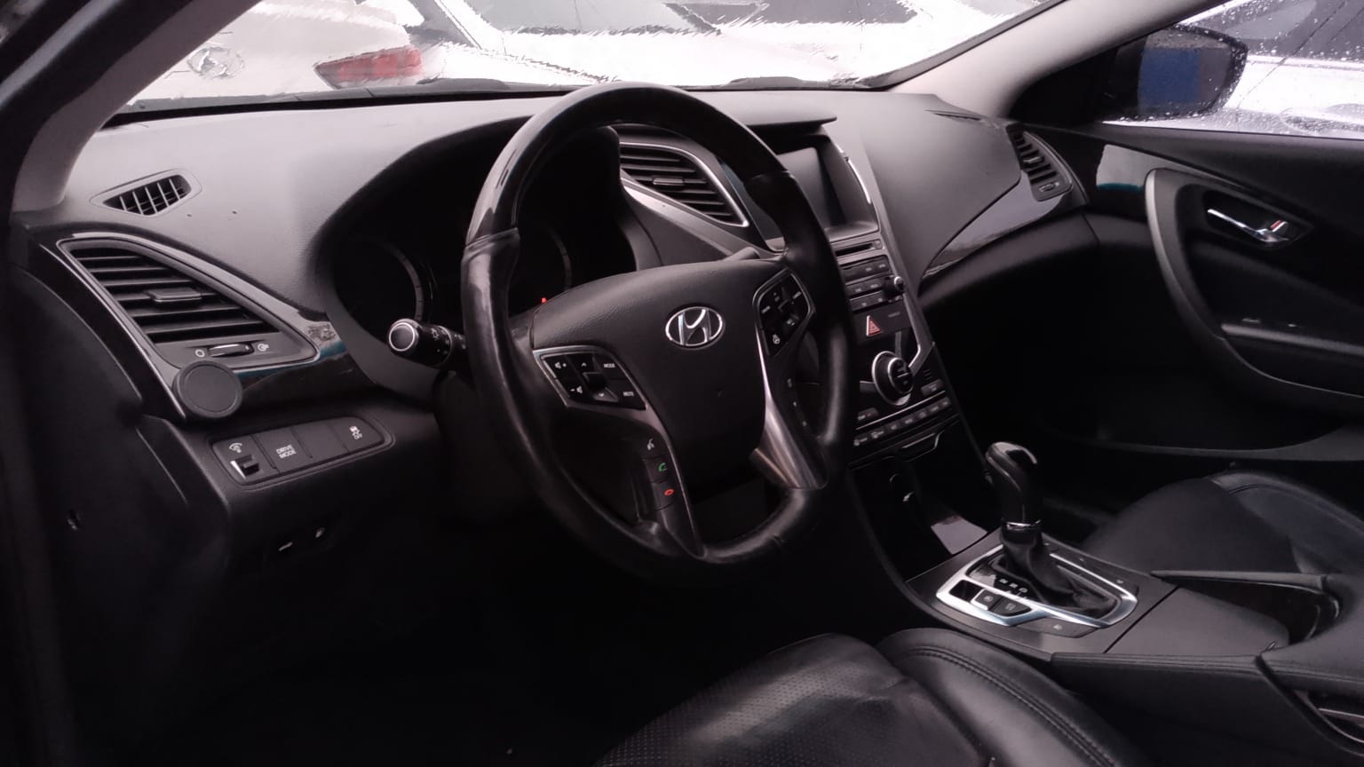 carros - HYUNDAI GRANDEUR 2017 NEGRO DESDE: RD$710,100.00  2