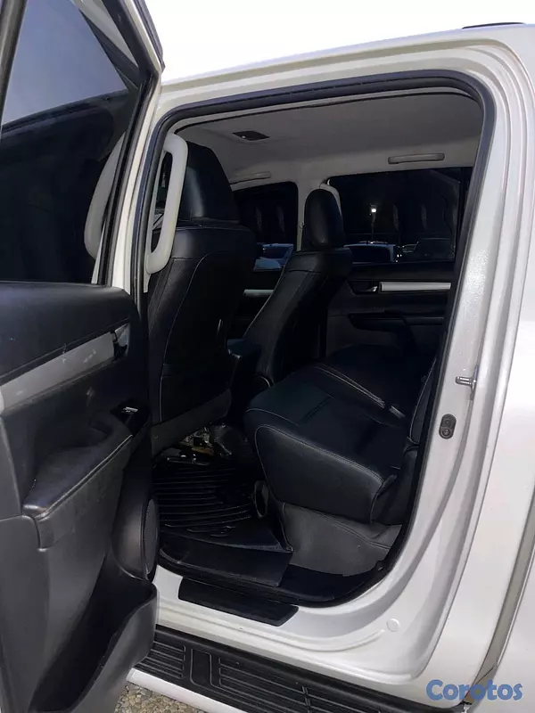 jeepetas y camionetas - Toyota hilux 2019 limited  10