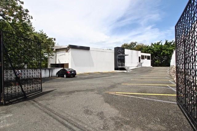 solares y terrenos - Terreno de 5,000 m2 con mejora, frente Jardin Botanico 5