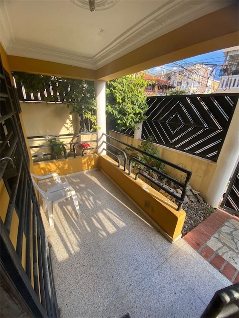 casas - Venta de casa Duplex en vista hermosa Santo Domingo este 5