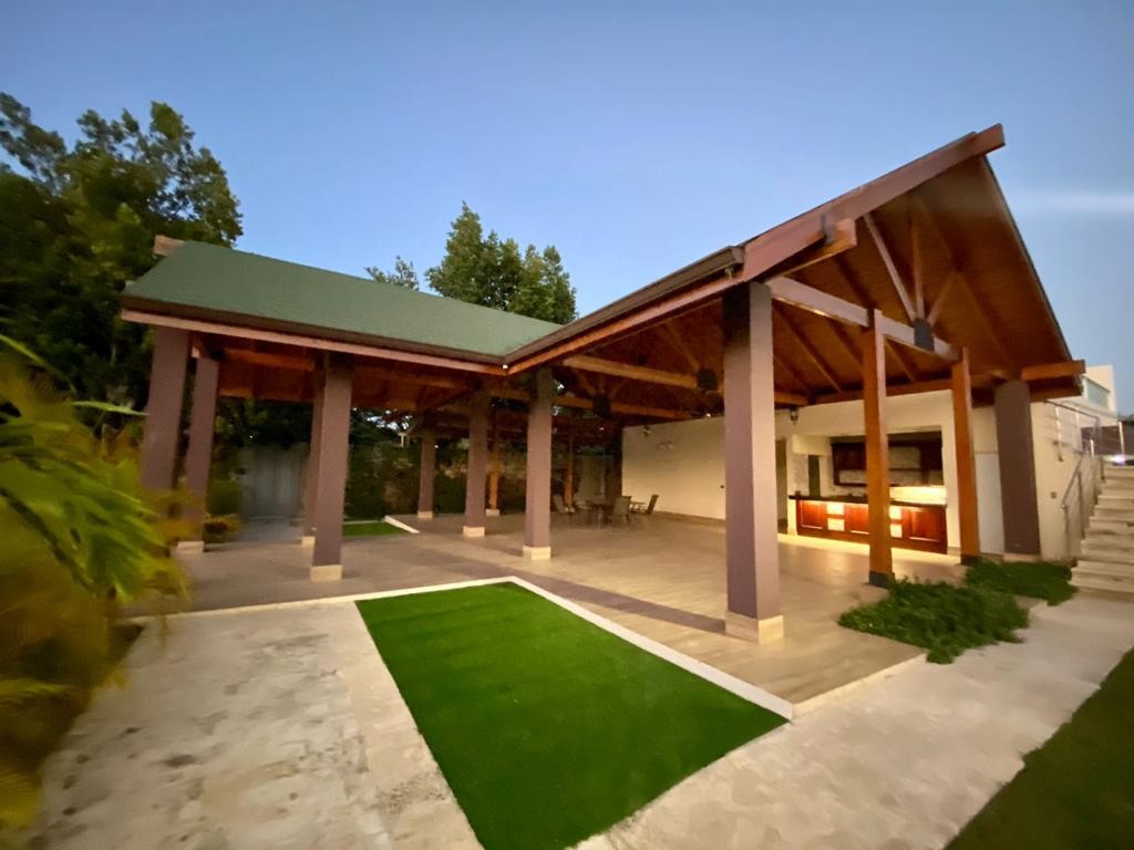 casas - Se vende casa de dos niveles en Ciudad Modelo 8