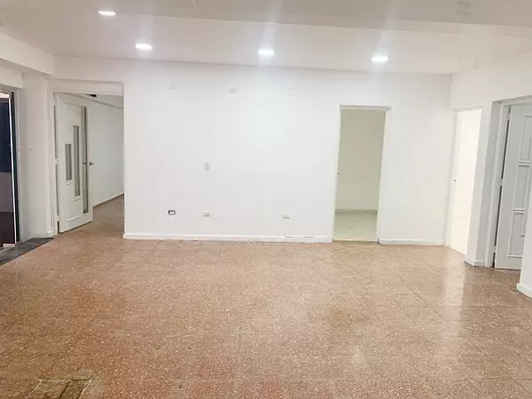 oficinas y locales comerciales - Local céntrico en primer nivel 6