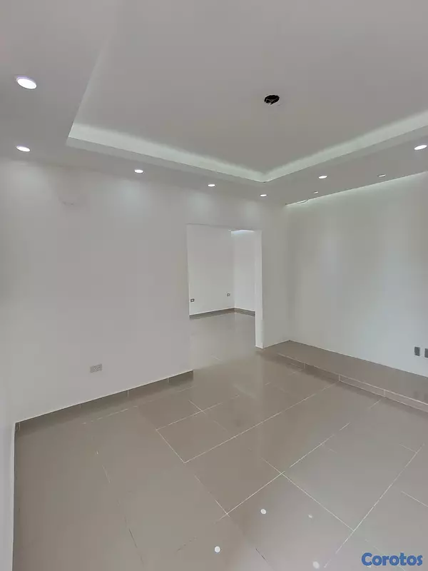 oficinas y locales comerciales - Av. Enriquillo Local en 2do nivel 120mts 4