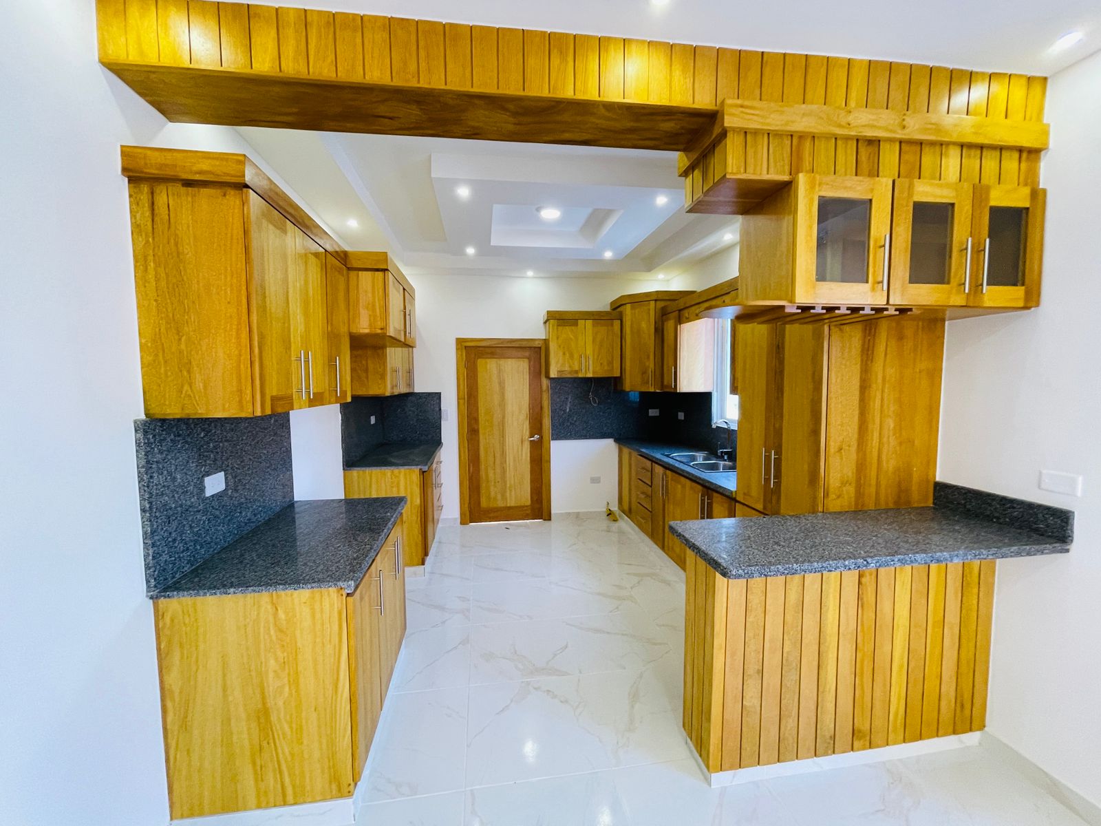 casas - ESPACIOSA CASA DE VENTA EN PUERTO PLATA 3