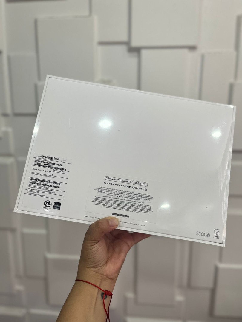 computadoras y laptops - MacBook Air 2020 Chip M1 8gb RAM / 256gb SSD SELLADA  1