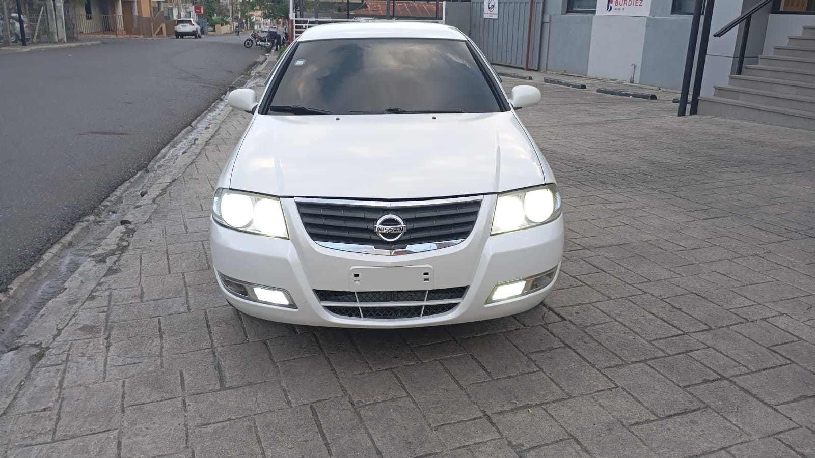 carros - Nissan almera 2011