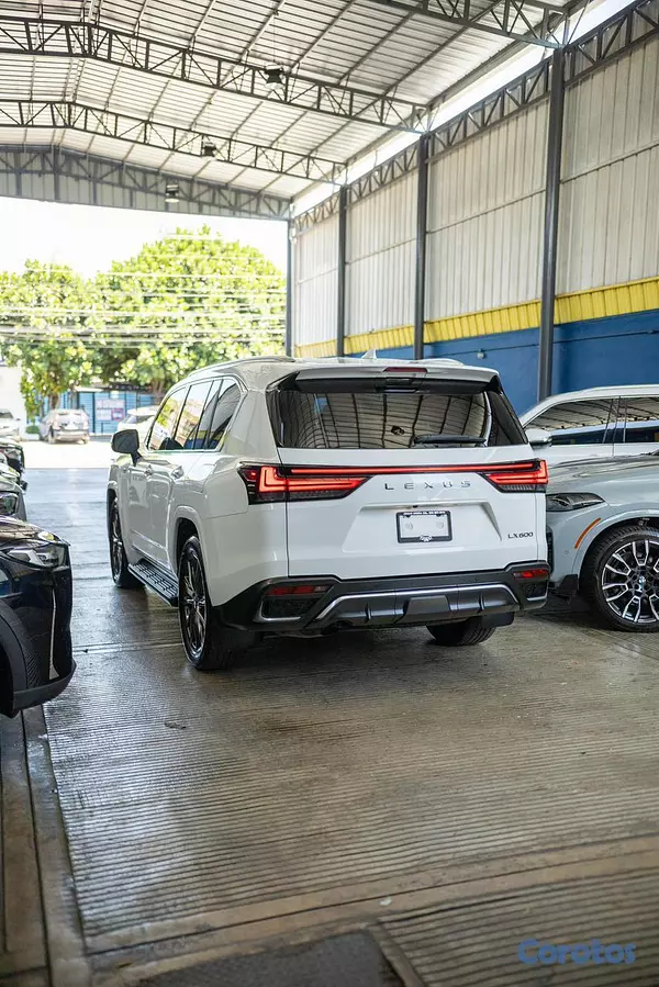 jeepetas y camionetas - Lexus LX600 F-Sport 2024 Recien Importada Clean 4