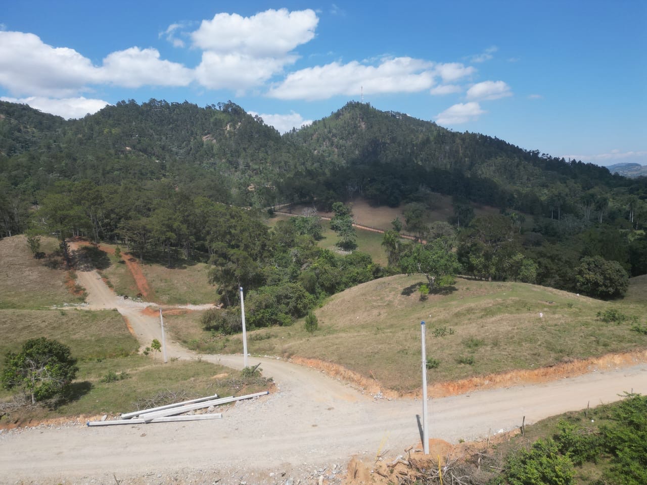solares y terrenos - Solar en las montañas de Jarabacoa fácil acceso y cerca de todo 2