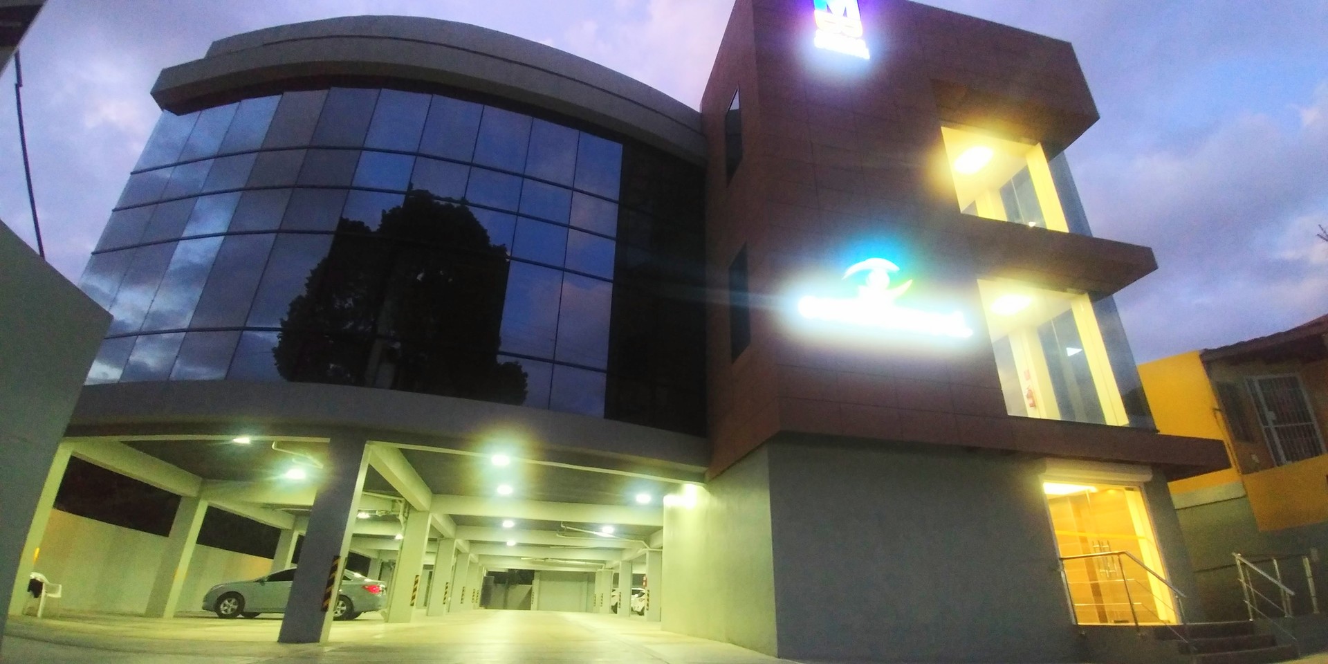 oficinas y locales comerciales - CONSULTORIO MEDICO EN EDIFICIO DE LUJO EN EL OZAMA. 7