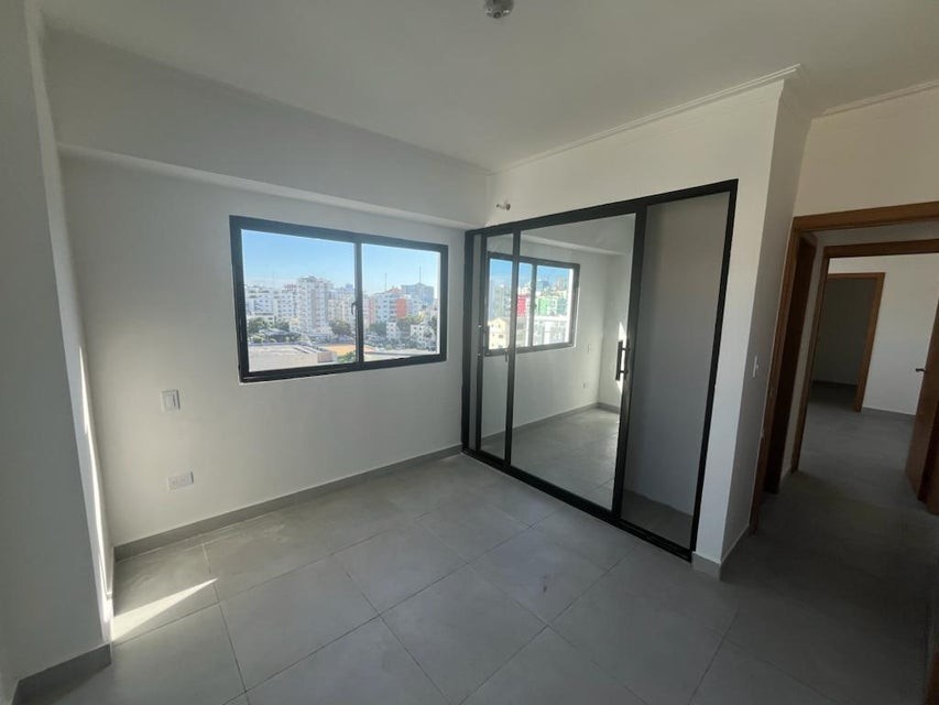 apartamentos - Apartamento en alquiler #24-565 piso alto, ascensor, excelente ubicación.