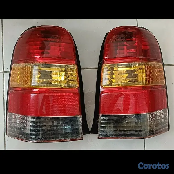 repuestos - Faroles traseros Ford Escape 2005 3
