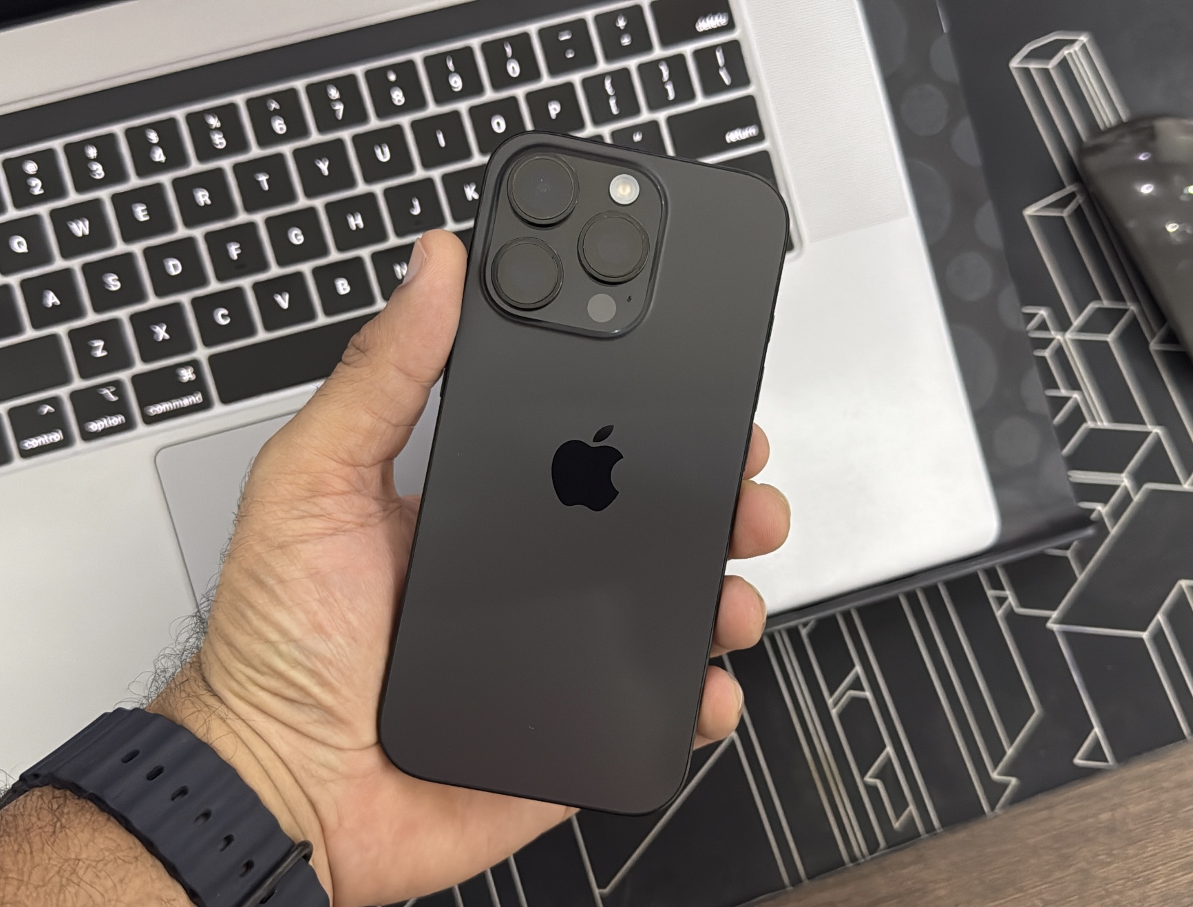 celulares y tabletas - iPhone 16 Pro 256GB E-SIM Black Titanium $ 65,800 0