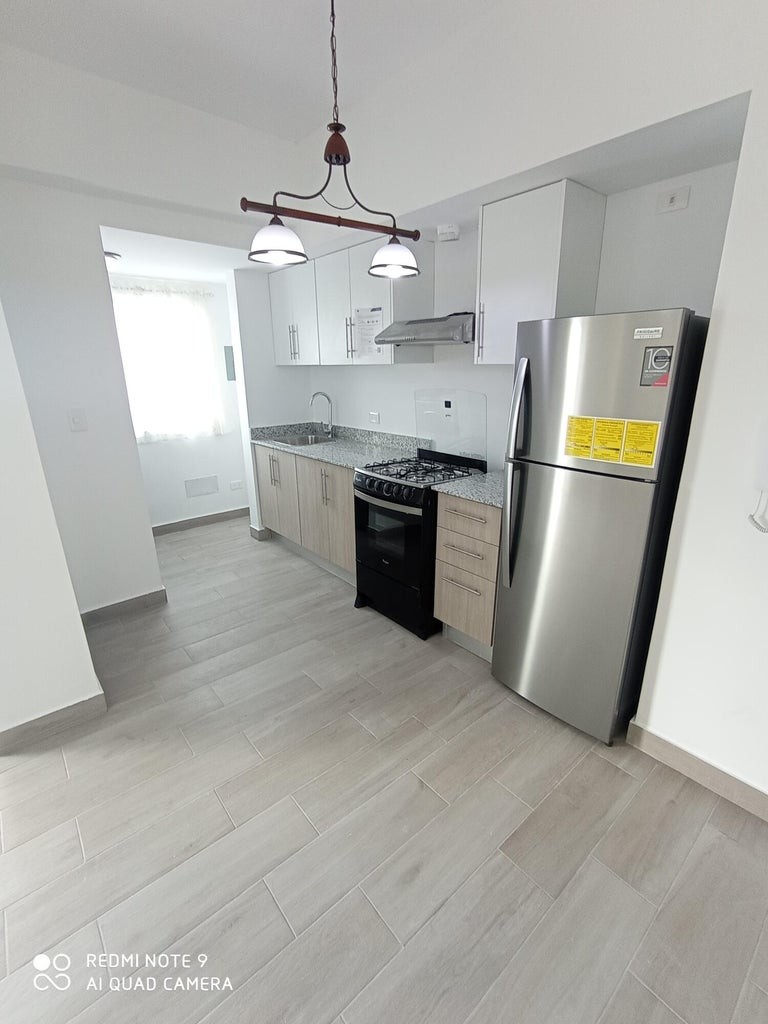 apartamentos - Apartamento en alquiler con línea blanca en Evaristo Morales. de 62 MT2 3