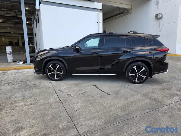 jeepetas y camionetas - Toyota highlander 2022 XSE  8