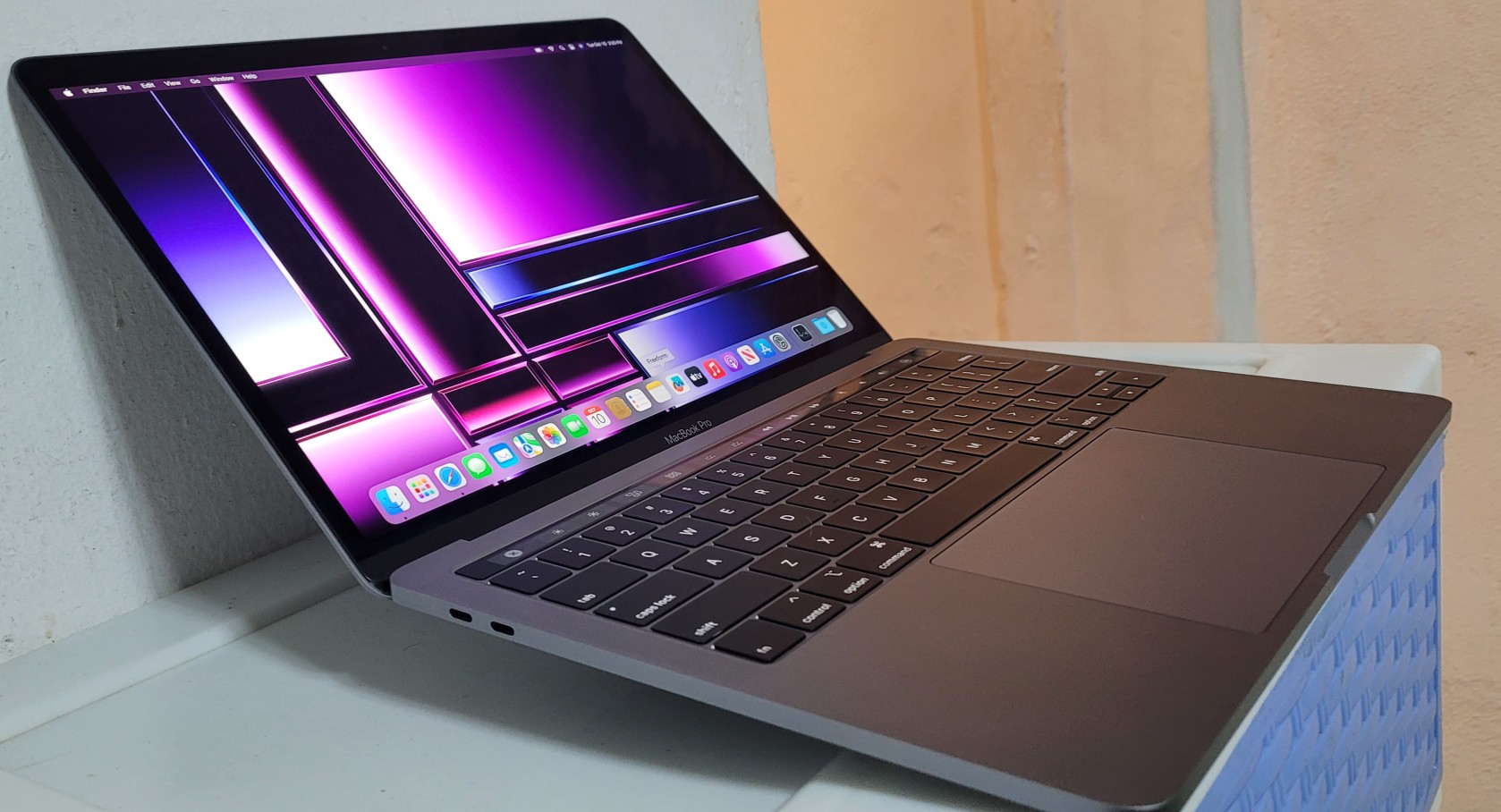 computadoras y laptops - Macbook Pro 13.3 Pulg Core i7 Ram 16gb ddr4 Disco 512gb año 2019 1
