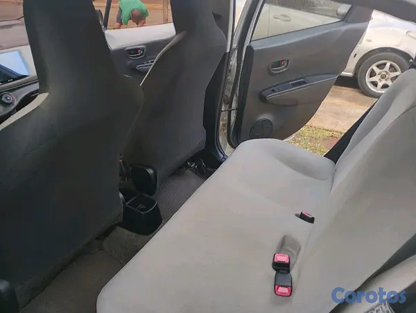 carros - Toyota Vitz, se vende  8