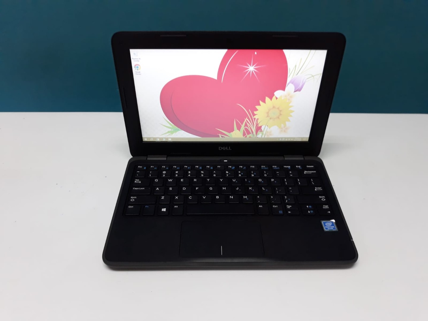 computadoras y laptops - Laptop, Dell Latitude 3190 / 8th Gen, Intel Pentium Silver N5000 / 4GB DDR4 / 12