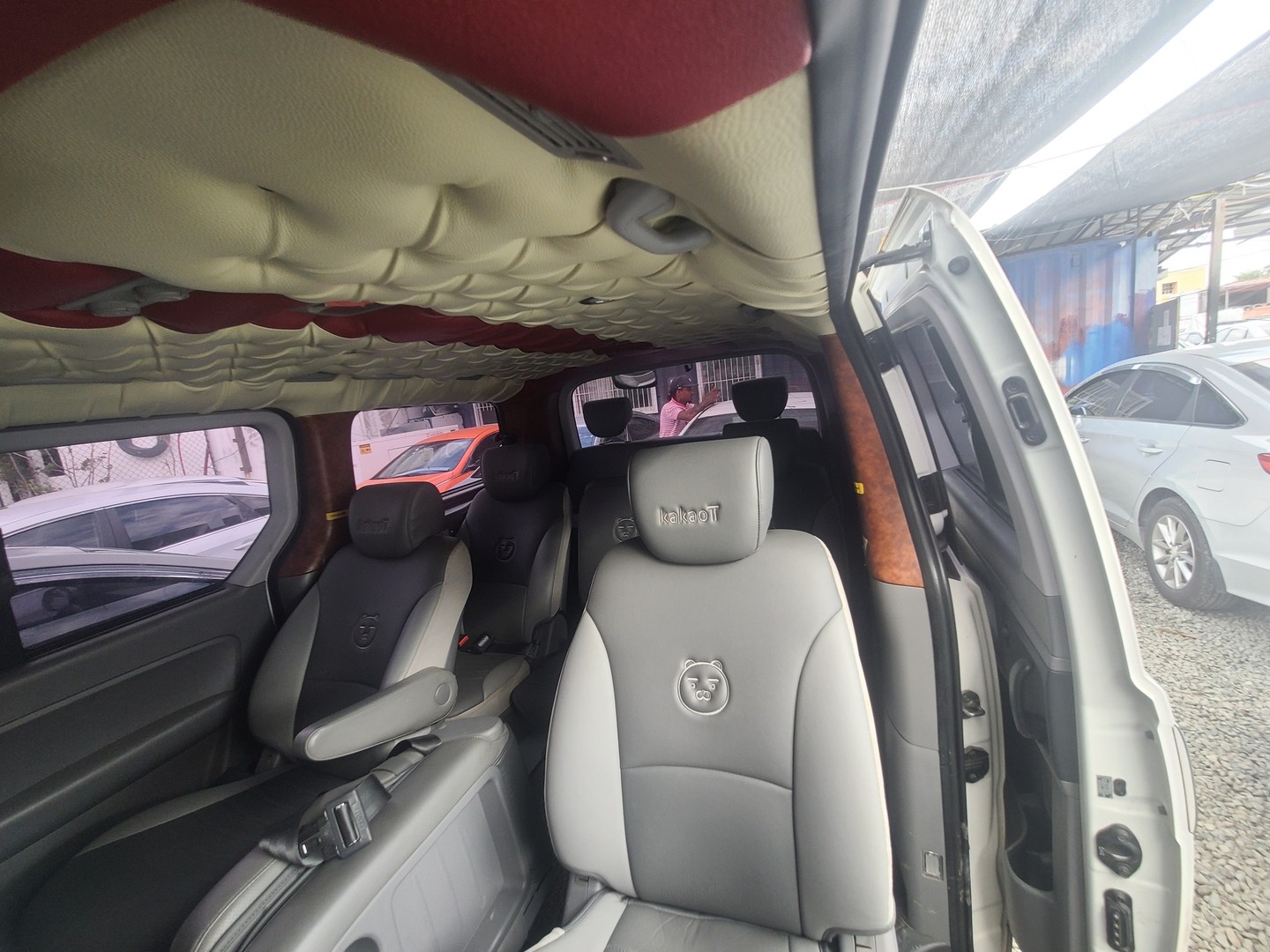 jeepetas y camionetas - HYUNDAI GRAND STAREX 2020 BLANCADESDE: RD$ 1,600.100 4