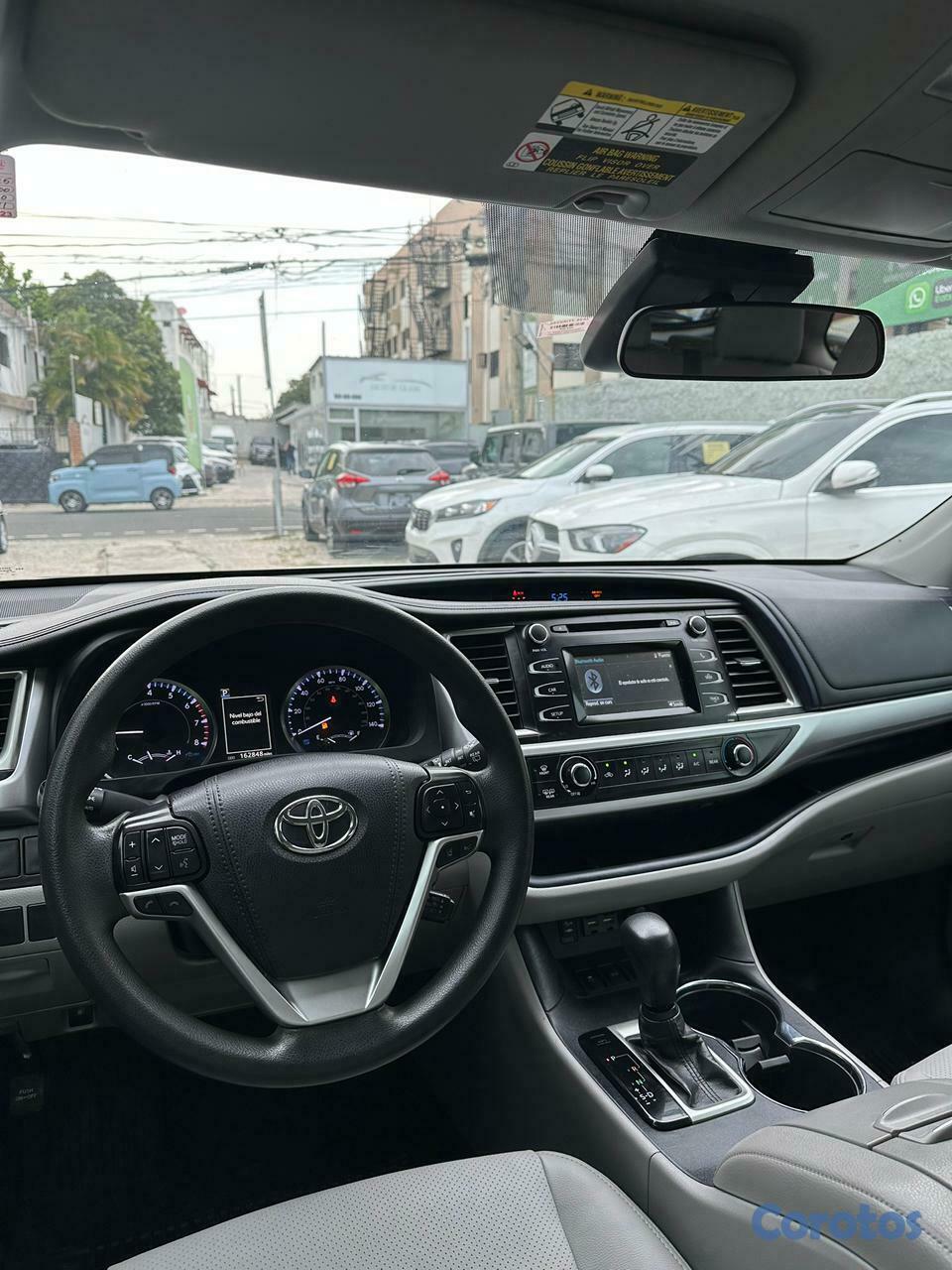 jeepetas y camionetas - Toyota Highlander LE 2019 7