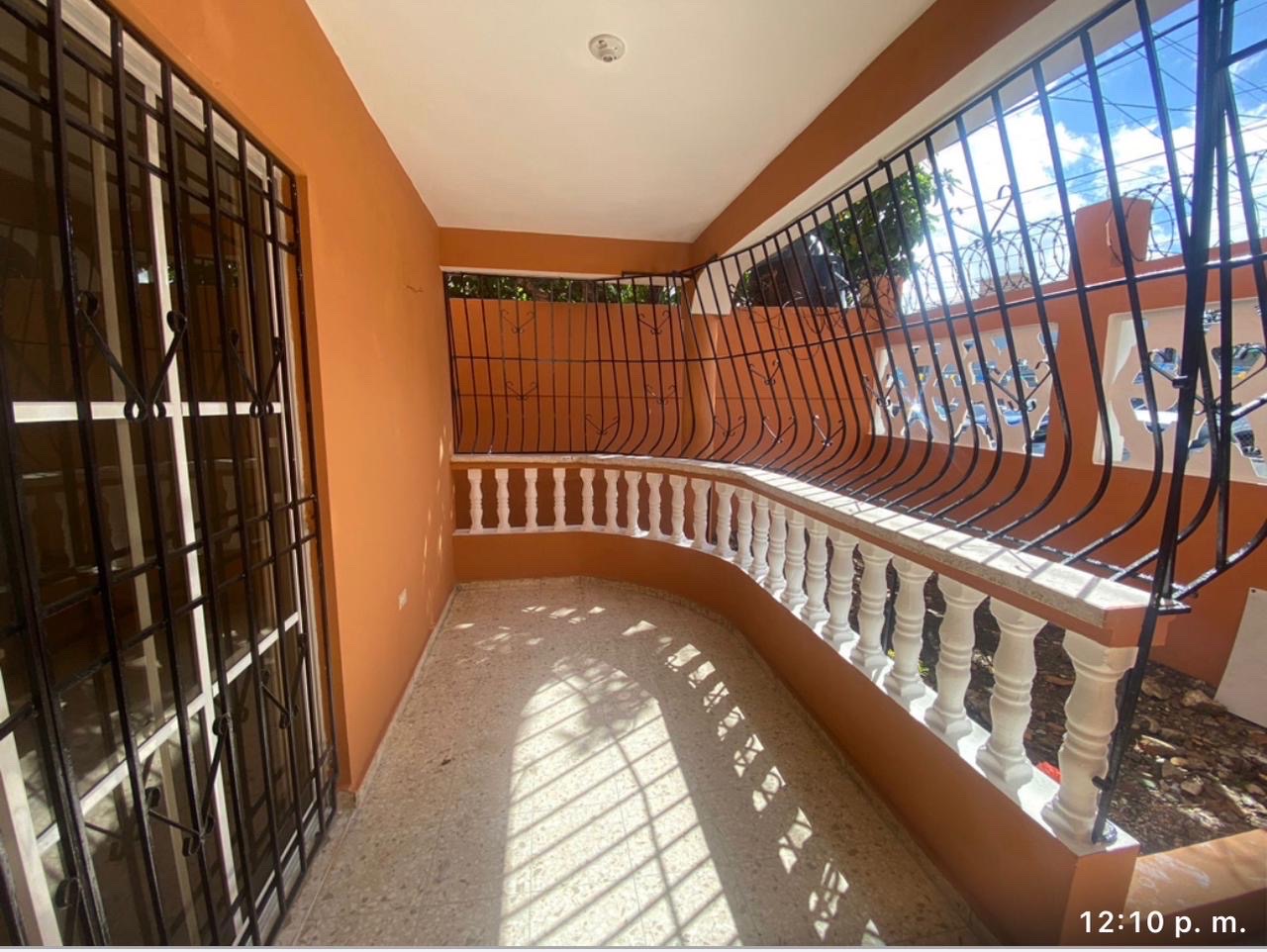 casas - venta de casa con 340mts de solar  en la charles de Gaulle santo Domingo este 9