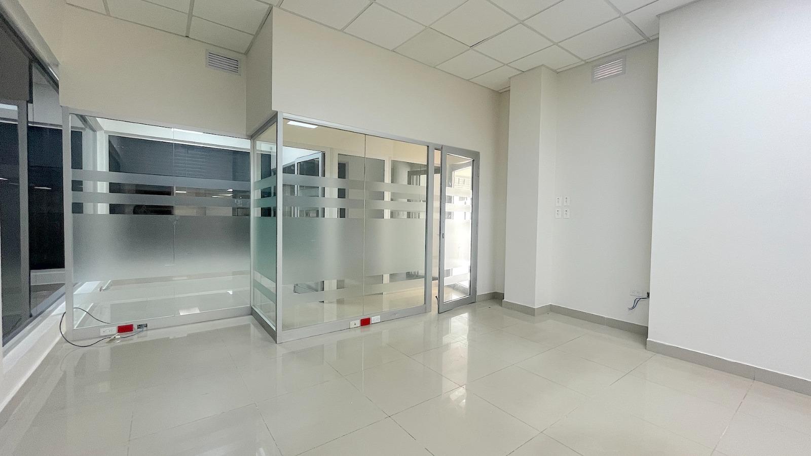 oficinas y locales comerciales - Local comercial en Alquiler en Piantini de 400 m2 7